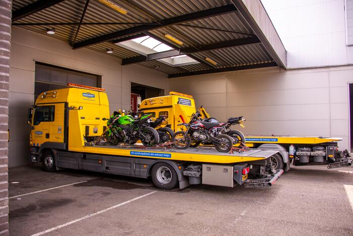 Arrestatieteam valt met zwaar geschut pand Bedrijventerrein De Wieken binnen