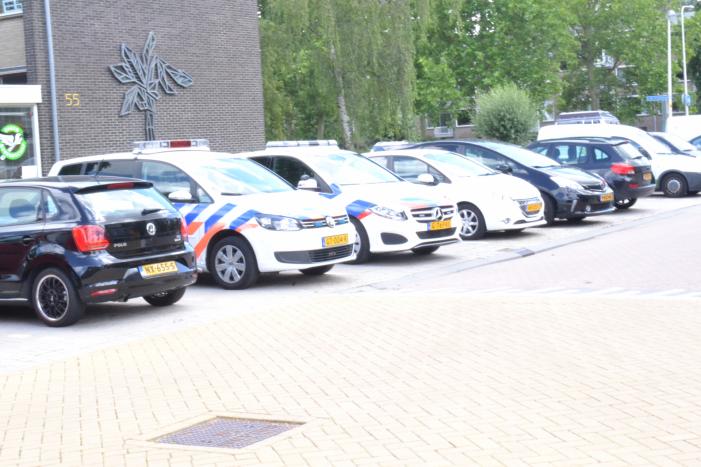 Politie bij schoolgebouw na burgernetmelding