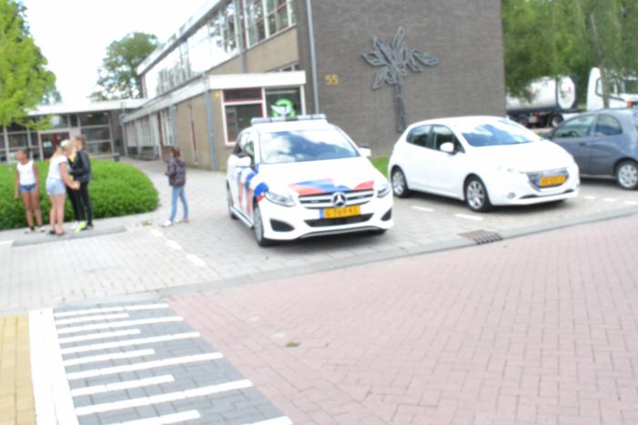Politie bij schoolgebouw na burgernetmelding