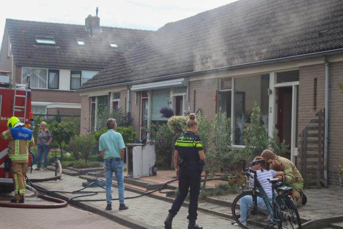 #Oudenhoorn Kat gered uit woning bij keukenbrand Tochtweistraat Oudenhoorn.