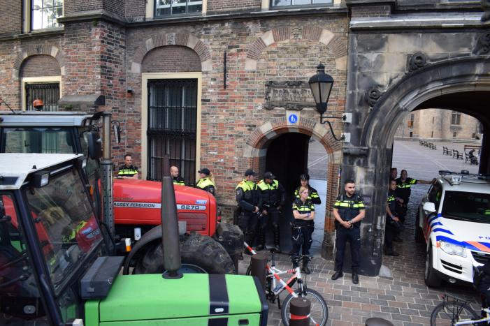 Veel boeren op het buitenhof tegen voerwet