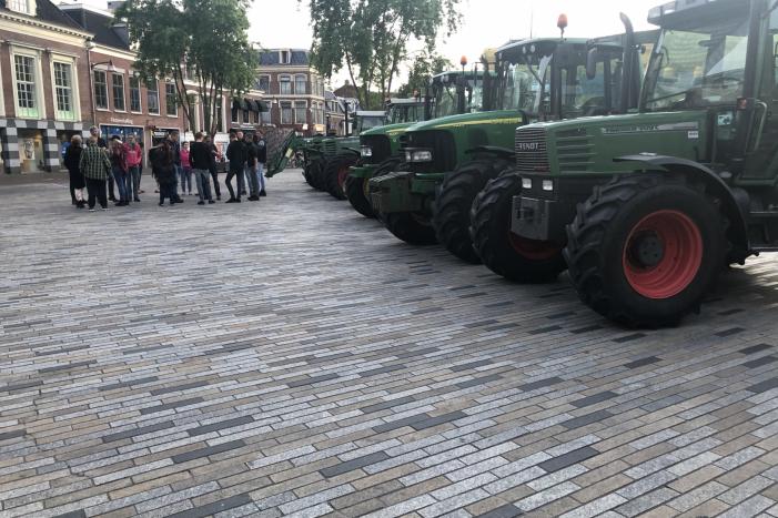 Boeren met tractoren demonstreren tegen mogelijke nieuwe voerwet