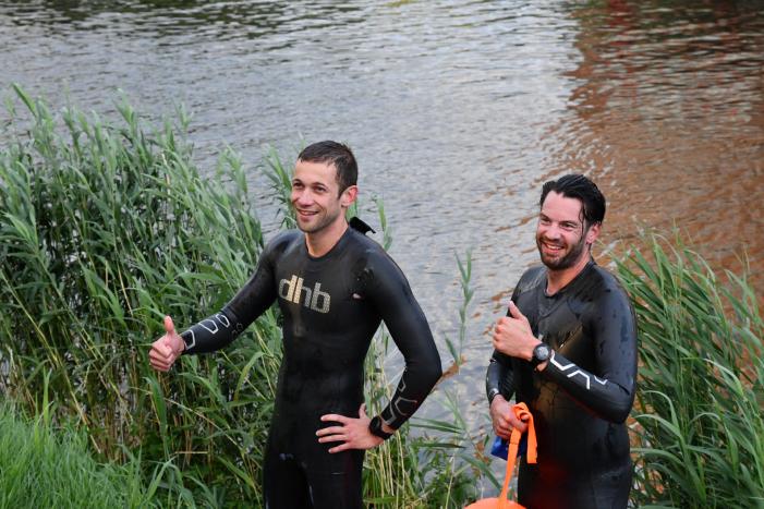 Hulpdiensten opgeroepen voor twee zwemmers