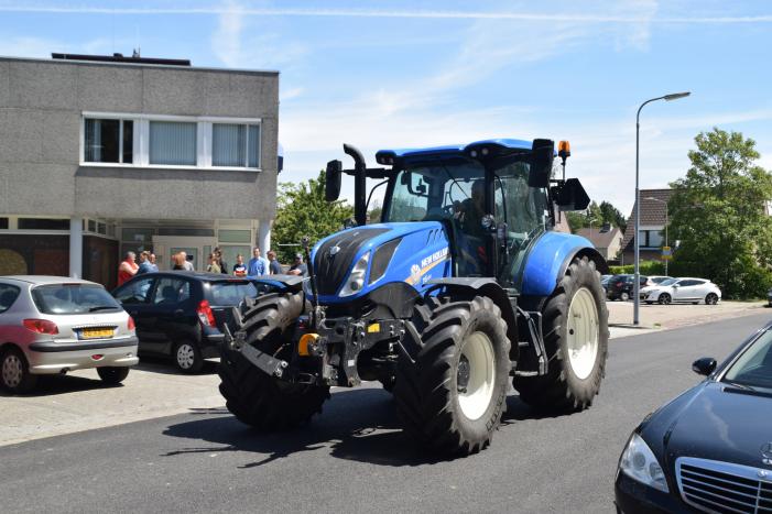 Zeeuwse boeren voeren actie bij politiebureau
