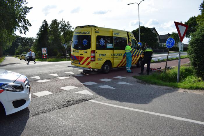 Afslaande automobilist rijdt racefietser aan