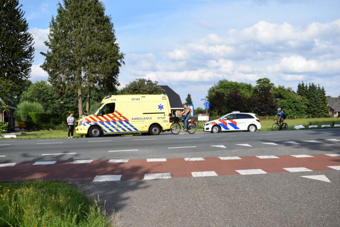 Afslaande automobilist rijdt racefietser aan