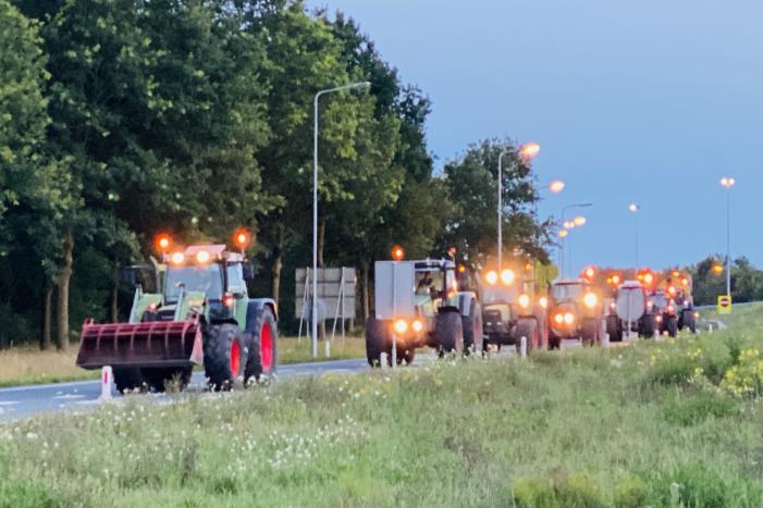 Bozen boeren blokkeren Rijksweg A2
