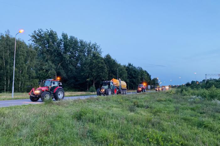 Bozen boeren blokkeren Rijksweg A2