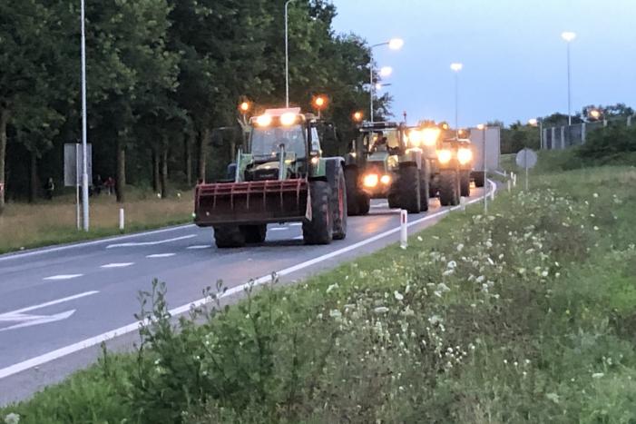 Bozen boeren blokkeren Rijksweg A2