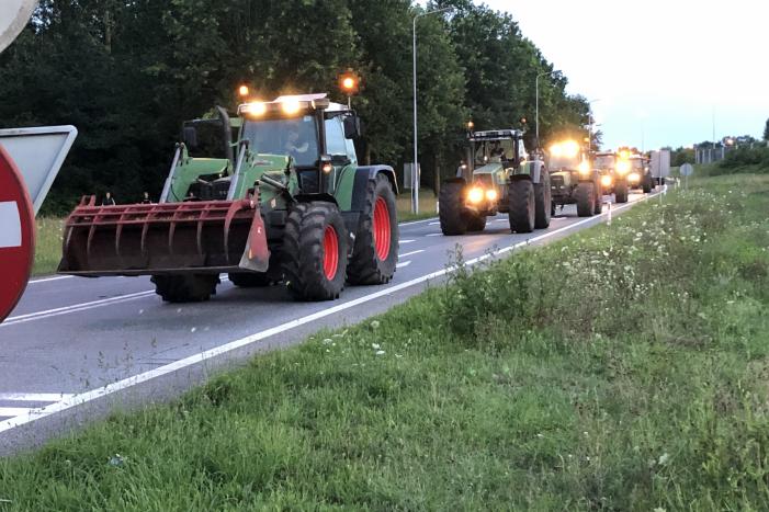 Bozen boeren blokkeren Rijksweg A2