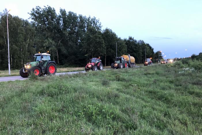 Bozen boeren blokkeren Rijksweg A2