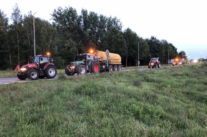 Bozen boeren blokkeren Rijksweg A2