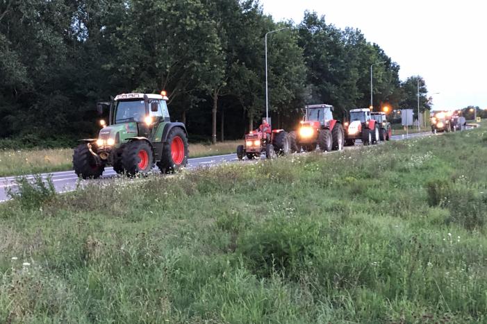 Bozen boeren blokkeren Rijksweg A2