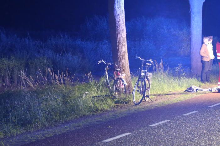 Automobilist rijdt door na ernstig ongeval, twee fietsers zwaargewond