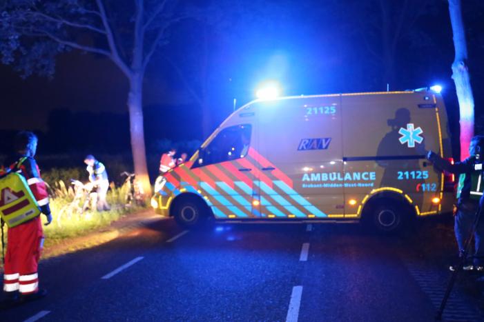 Automobilist rijdt door na ernstig ongeval, twee fietsers zwaargewond