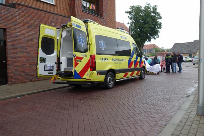 Fietsster gewond bij aanrijding met auto