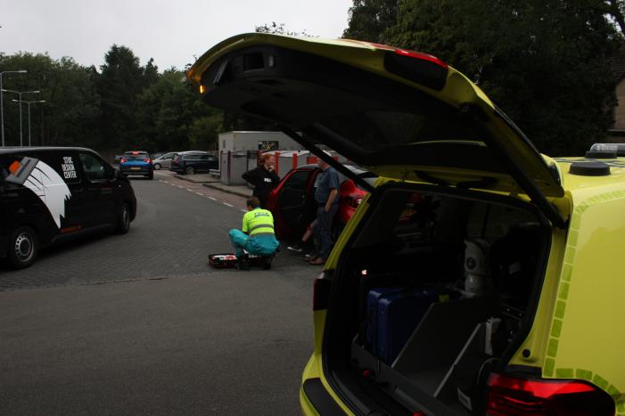 Fietsster gewond na aanrijding met auto