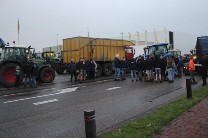 Boerenprotest bij Jumbo distributiecentrum