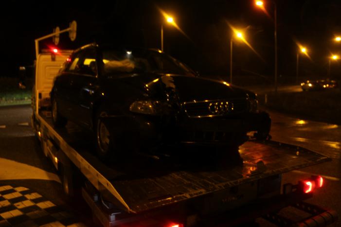 Beschonken bestuurder rijdt verkeerslicht uit de grond