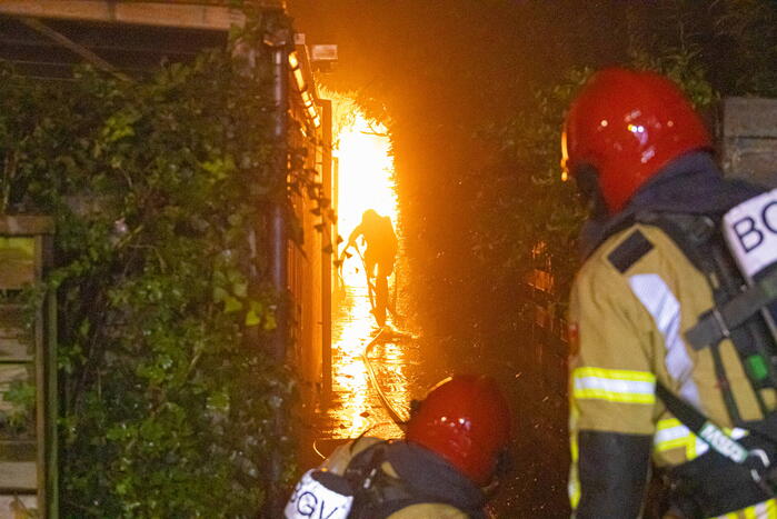 Uitslaande brand in schuur