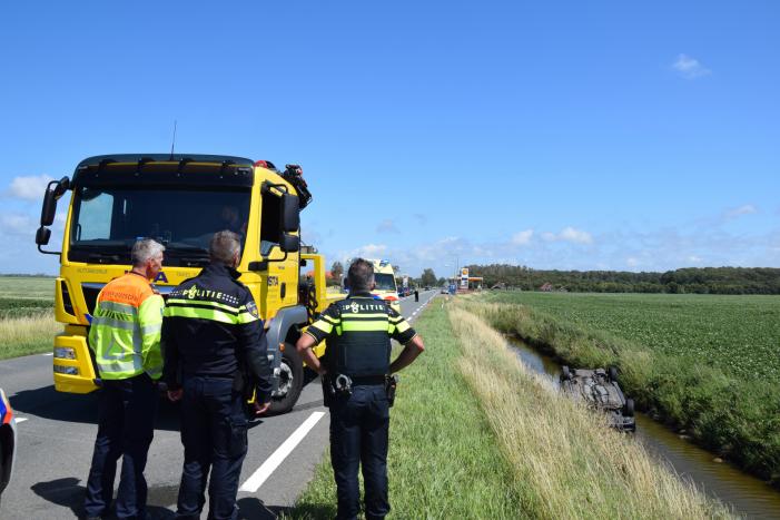 Gewonde na auto in sloot