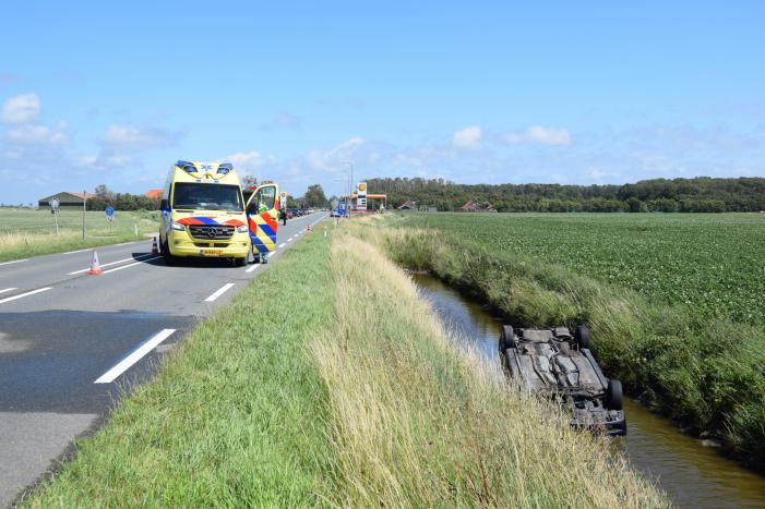 Gewonde na auto in sloot