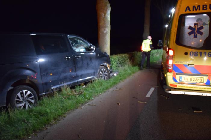 Gewonde en flinke schade bij eenzijdige botsing