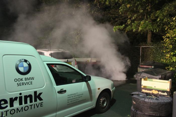 Autobrand blijkt brand in ondergrondse container