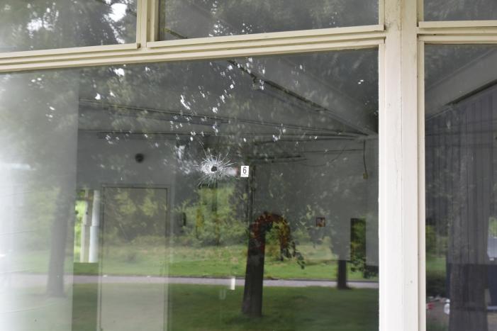 Bedrijfspand voor de tweede keer onder vuur genomen