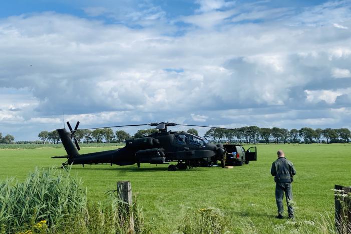 Apache-helikopter maakt voorzorgslanding