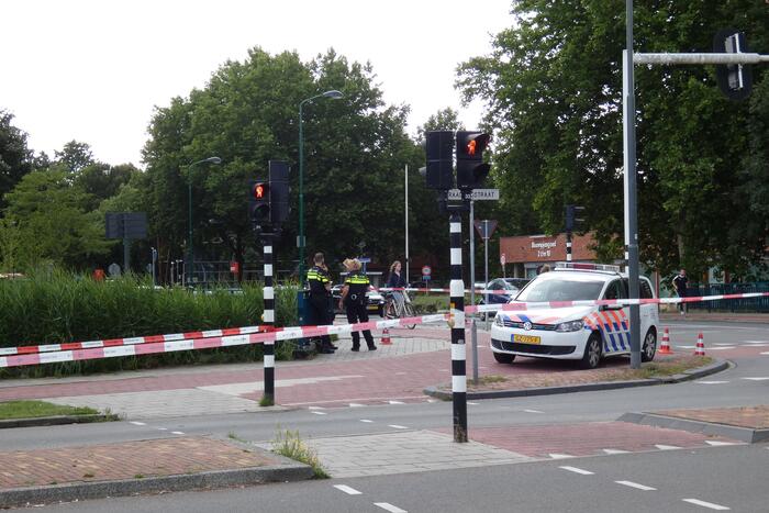 Overstekende fietser aangereden door auto