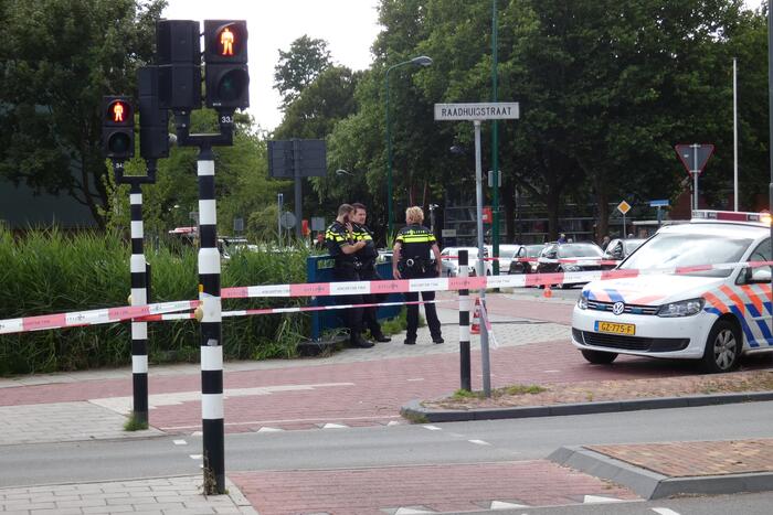 Overstekende fietser aangereden door auto