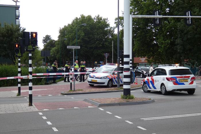 Overstekende fietser aangereden door auto