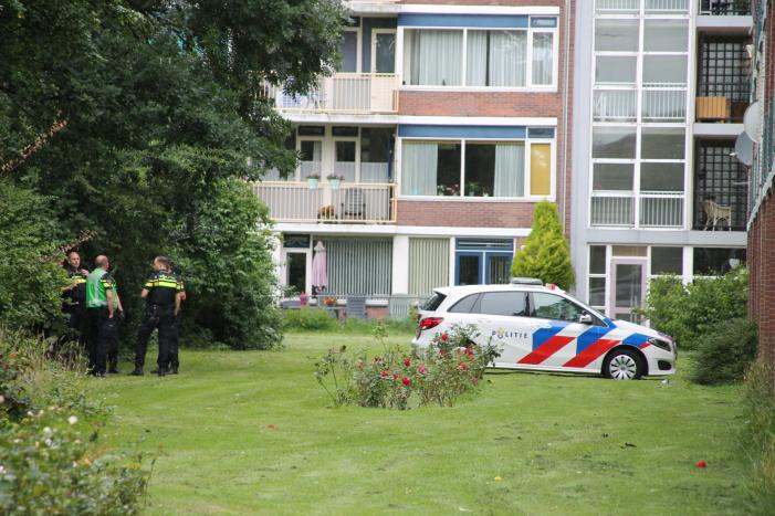 Persoon valt van hoogte, traumahelikopter landt in Morsdistrict