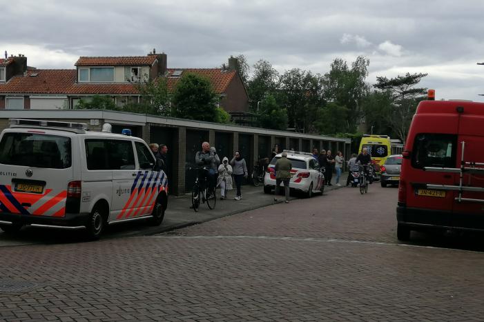 Persoon valt van hoogte, traumahelikopter landt in Morsdistrict