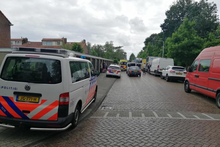 Persoon valt van hoogte, traumahelikopter landt in Morsdistrict