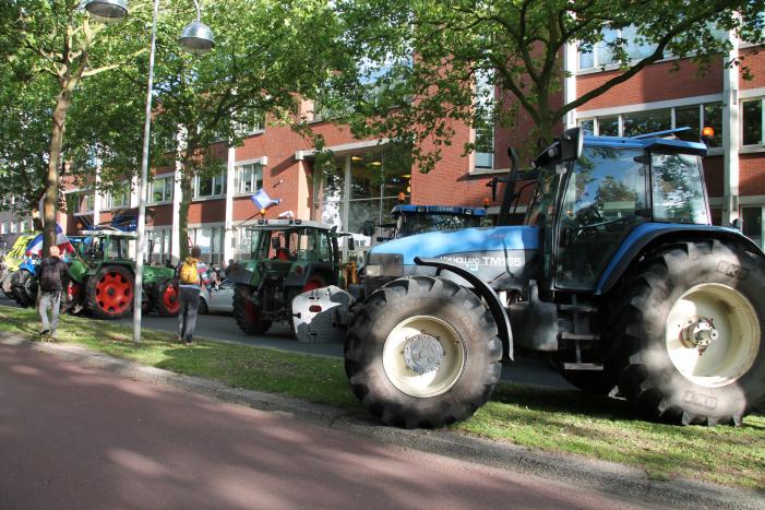 Boeren komen in actie met trekkers in het centrum