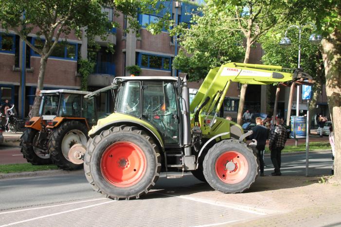 Boeren komen in actie met trekkers in het centrum