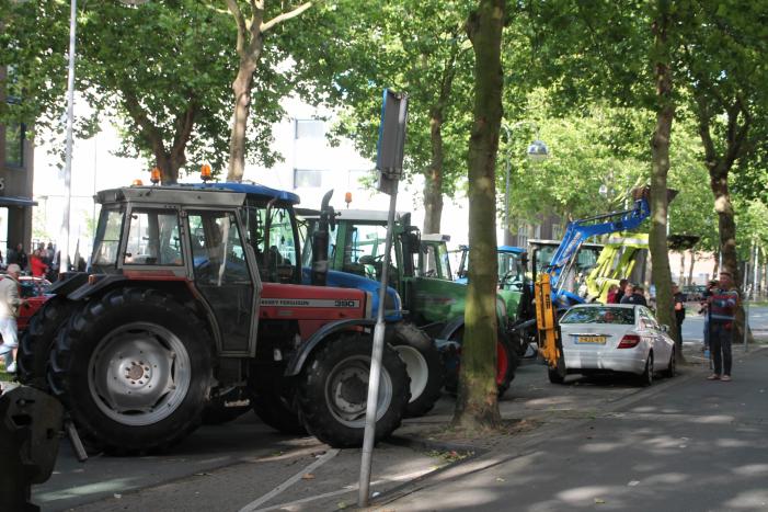 Boeren komen in actie met trekkers in het centrum