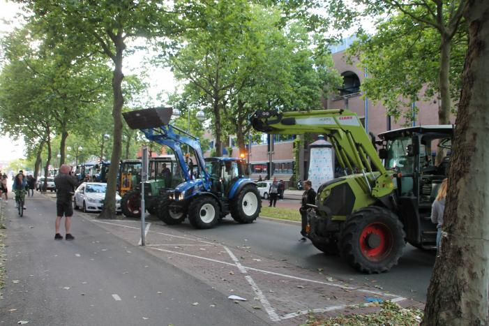 Boeren komen in actie met trekkers in het centrum