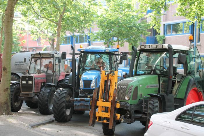 Boeren komen in actie met trekkers in het centrum