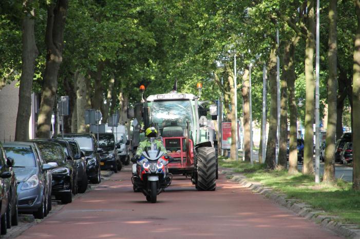 Boeren komen in actie met trekkers in het centrum