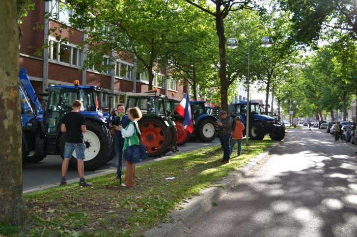 Boeren komen in actie met trekkers in het centrum