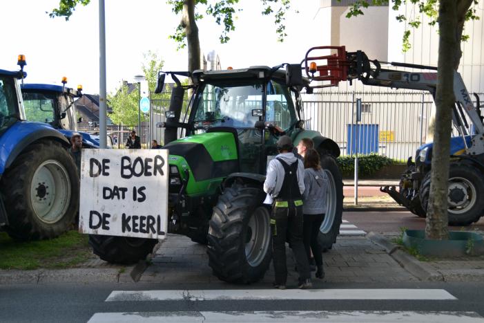 Boeren komen in actie met trekkers in het centrum