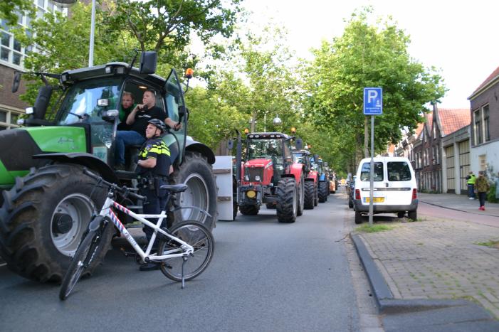 Boeren komen in actie met trekkers in het centrum