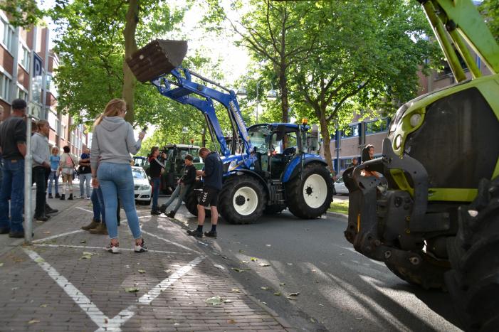 Boeren komen in actie met trekkers in het centrum