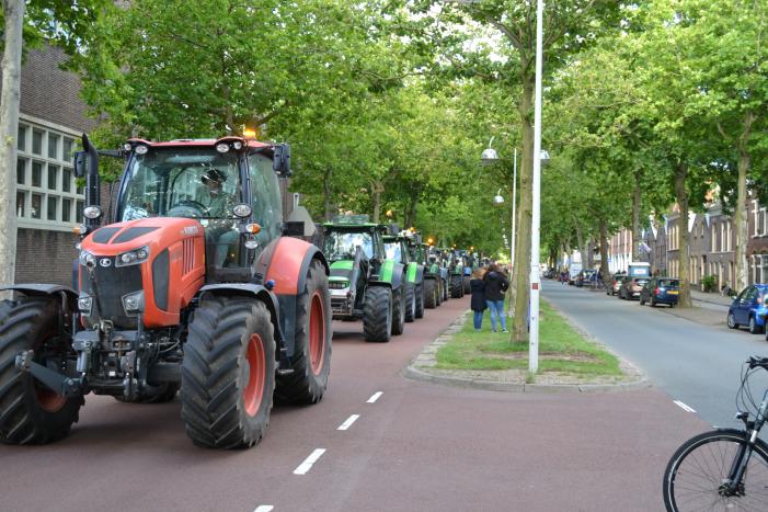 Boeren komen in actie met trekkers in het centrum