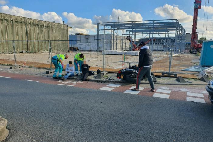 Motorrijder en passagier gewond na aanrijding