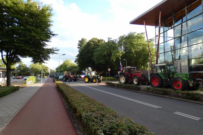 Tientallen boeren doen aangifte bij politiebureau