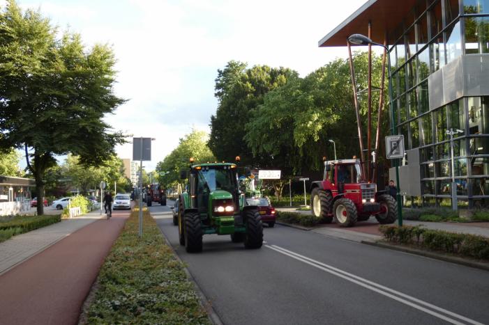 Tientallen boeren doen aangifte bij politiebureau